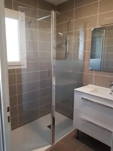 Poline entreprise : Carrelage salle de bain à Salbris (41300) : Rénovation complète d’une salle de bain avec dépose totale de l’existant à Salbris 41300