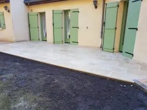 Poline entreprise : Réalisation d'une terrasse en Travertin à Salbris